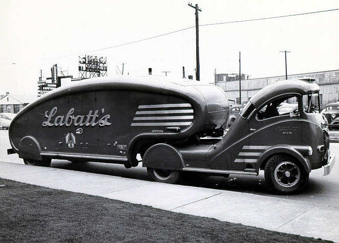 Labatt's Beer Trucks, 1939 01.jpg (64 KB)